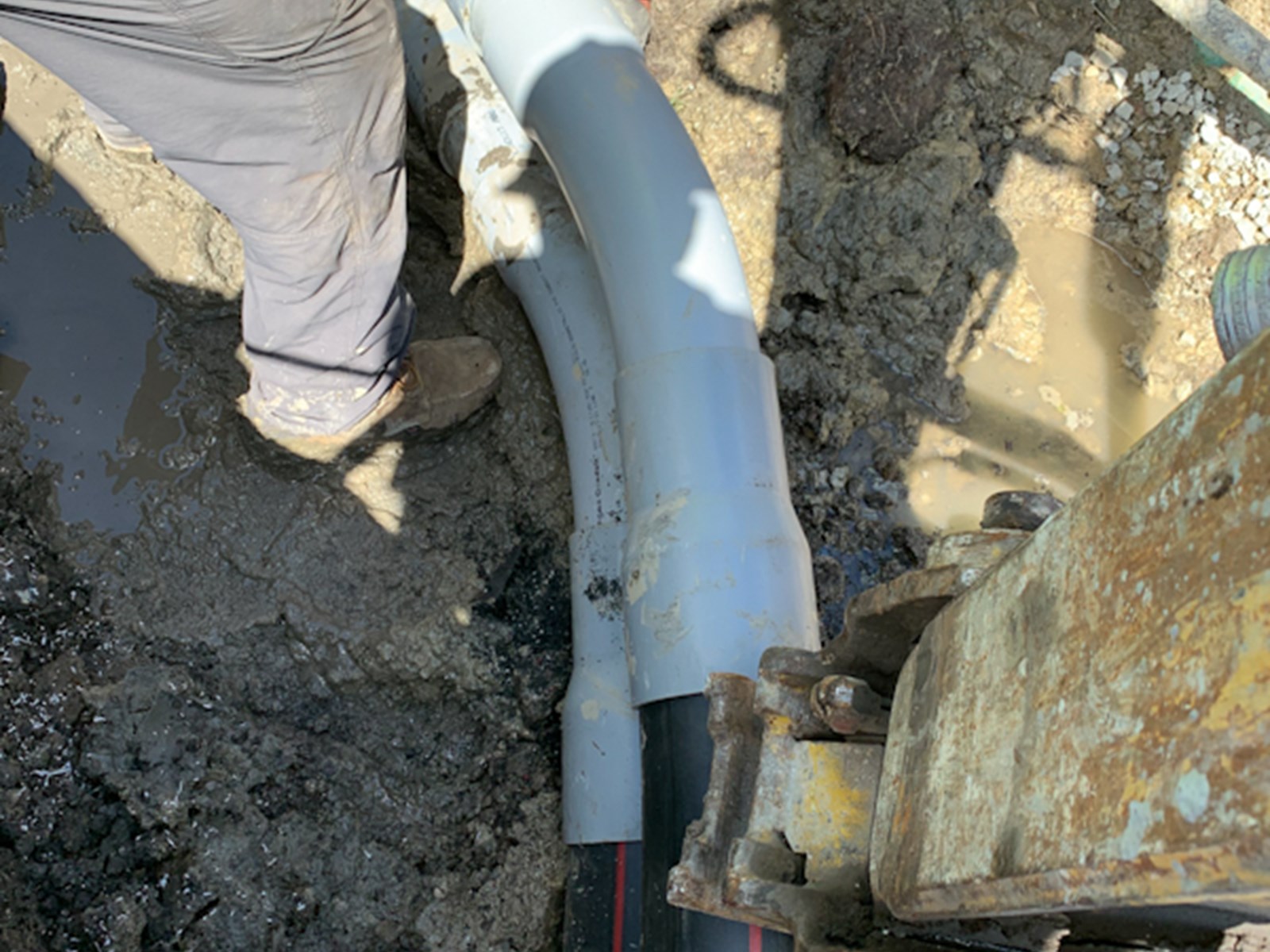 Managing a 12 kv Distribution Line Installation | Electric Conduit ...