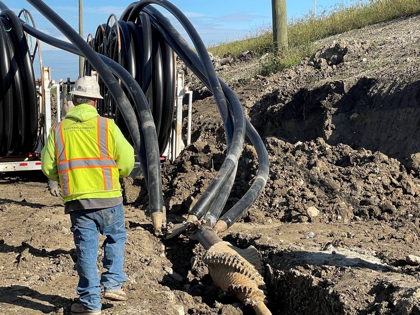 Prefab Conduit Rigs HDD Helps Build an Intelligent Highway | Electric Conduit Construction