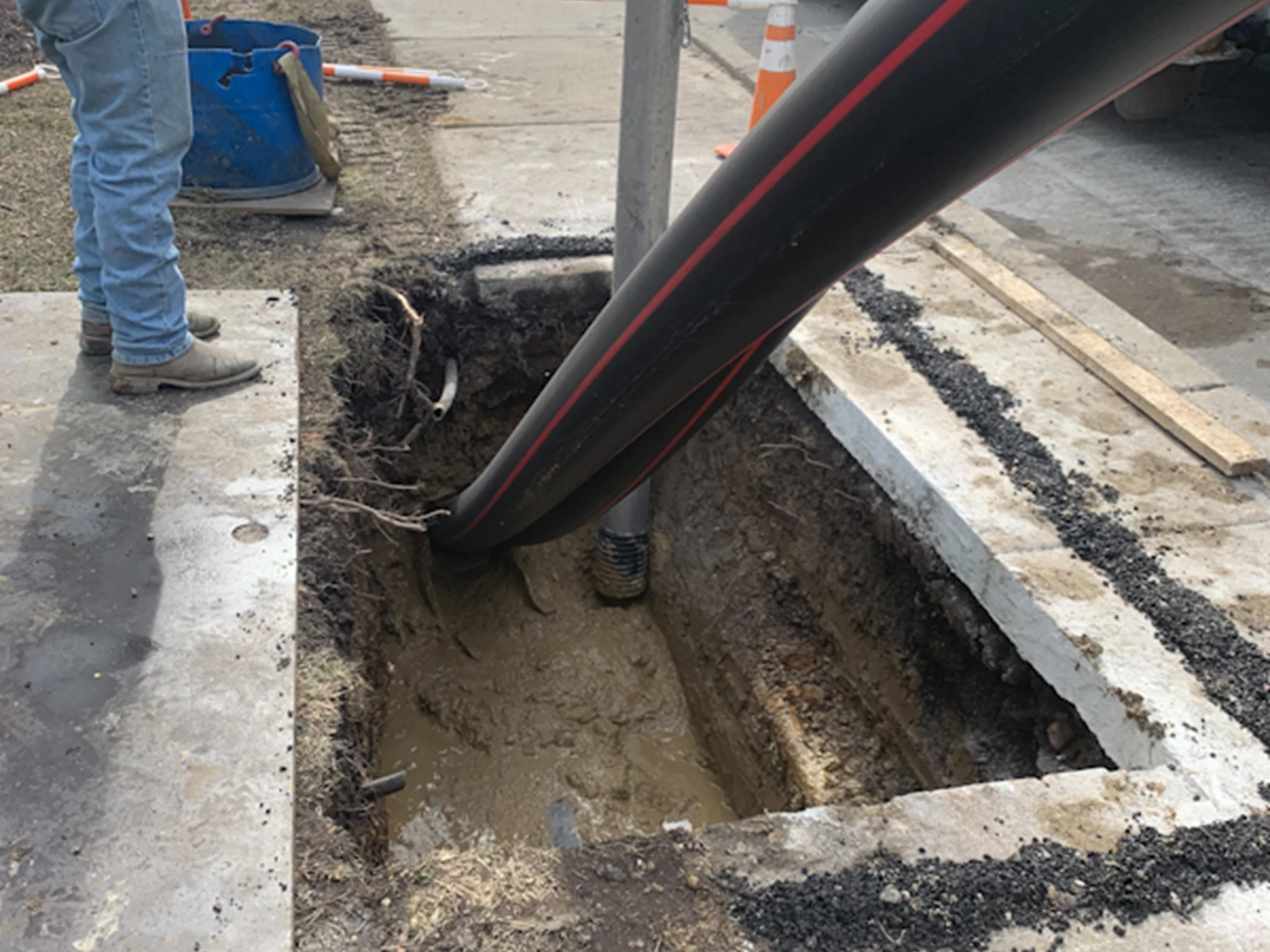 Managing a 12 kv Distribution Line Installation | Electric Conduit ...